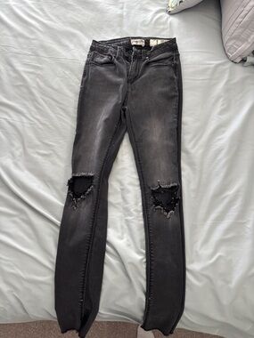 Black Distressed Women's Skinny Jeans